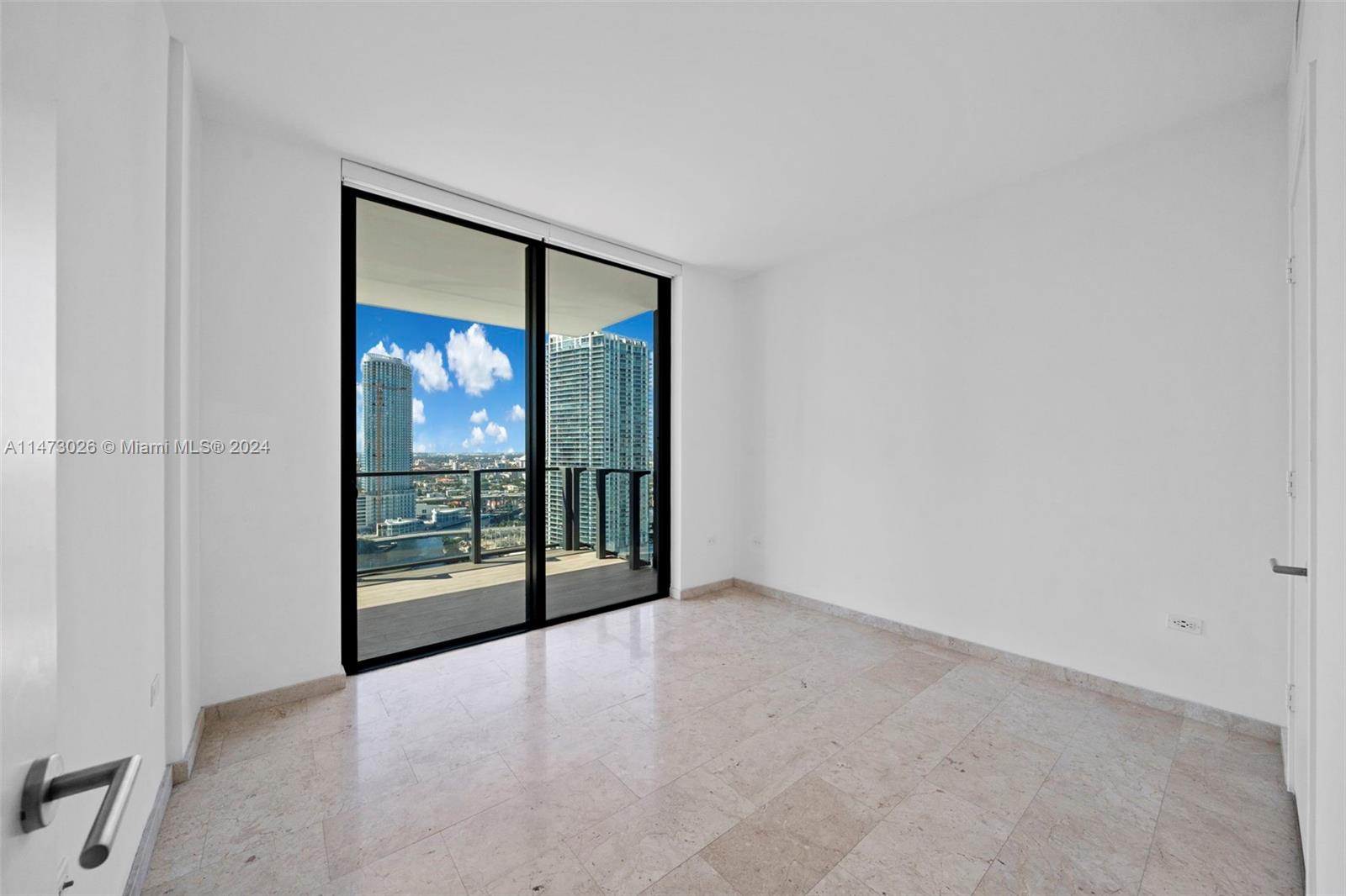 REACH CONDO - Residential