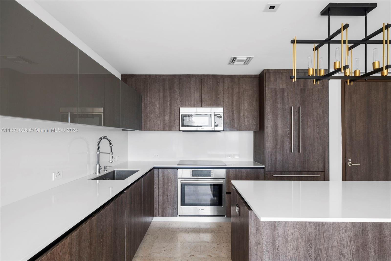 REACH CONDO - Residential