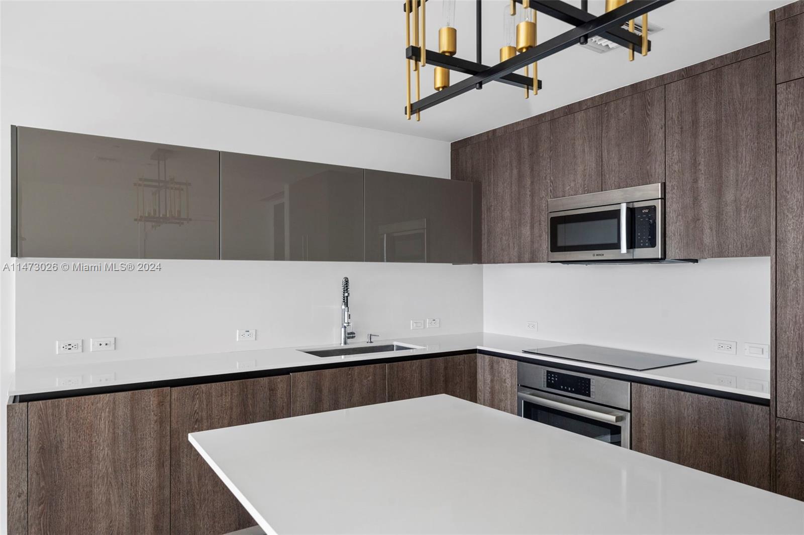 REACH CONDO - Residential