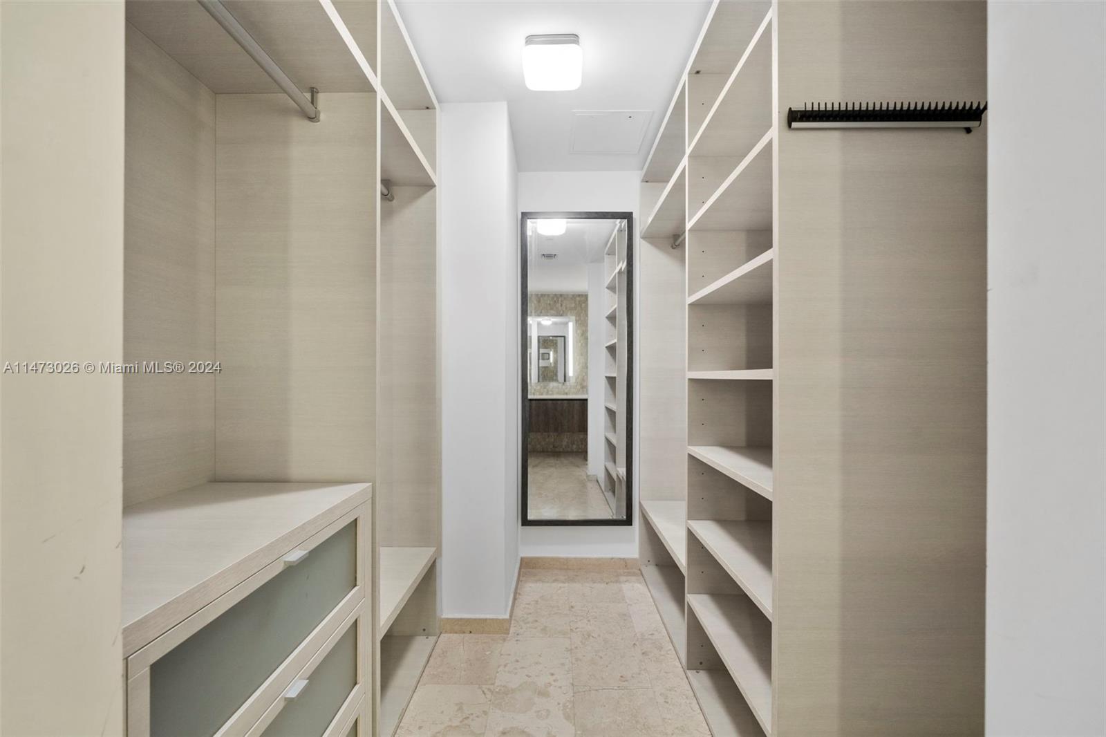 REACH CONDO - Residential