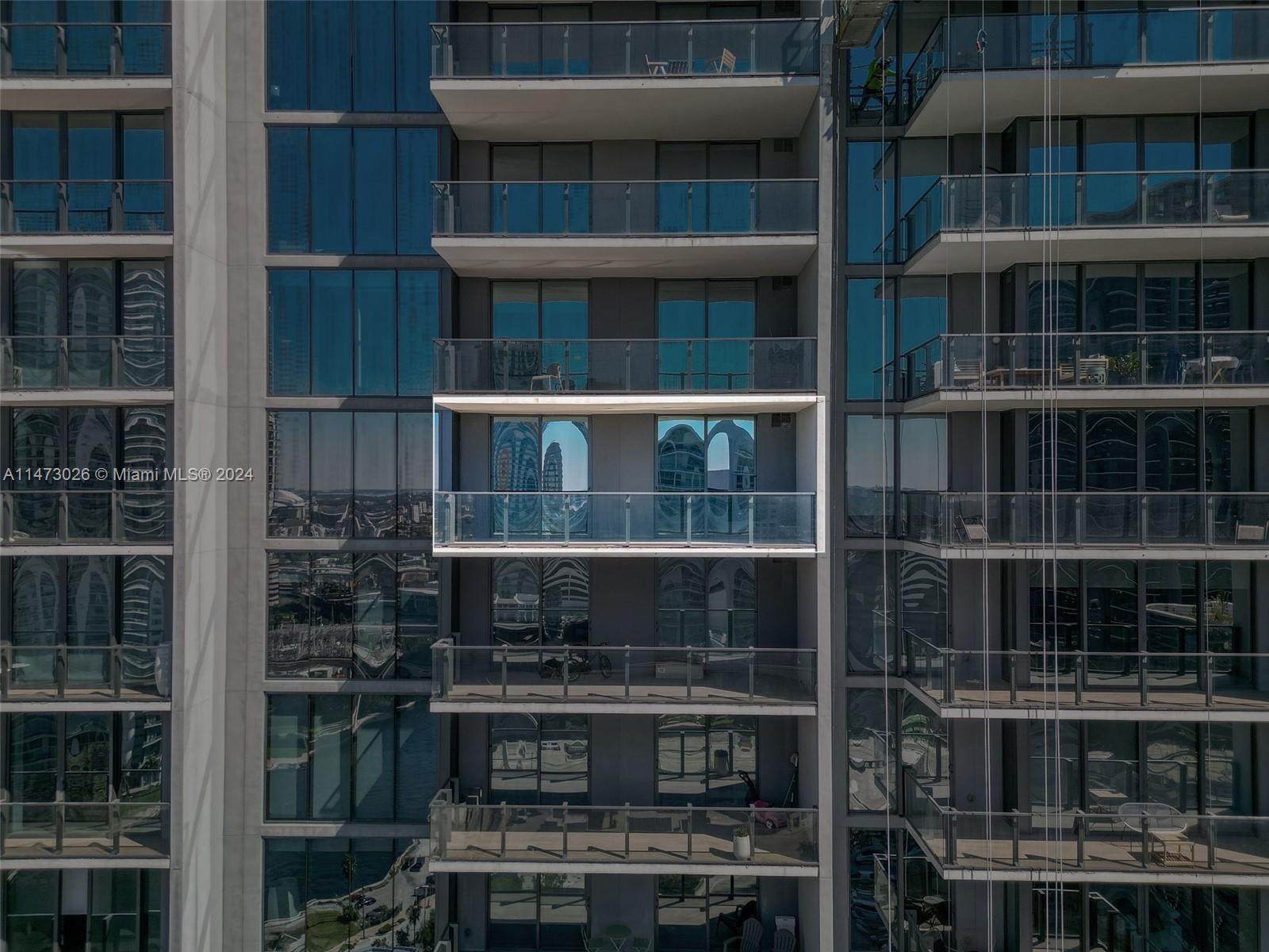 REACH CONDO - Residential