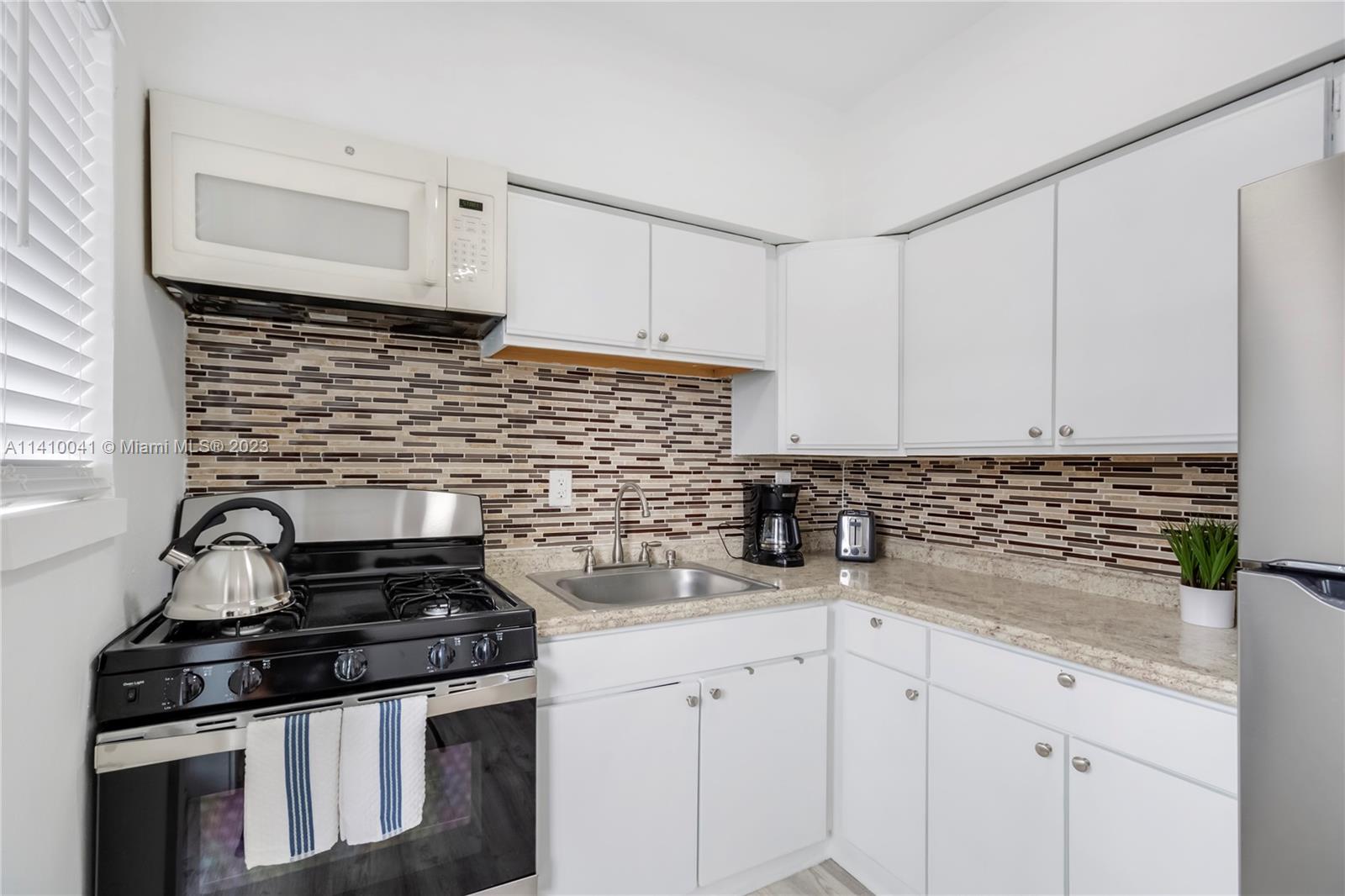 1600 Bay Road - Residential Income