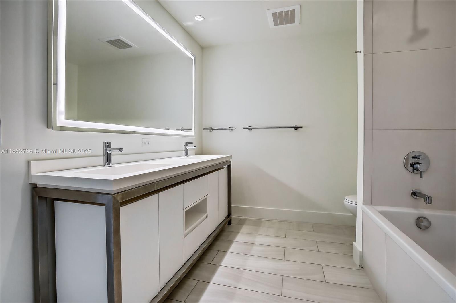 METROPICA NORTH TOWER ONE - Residential Lease