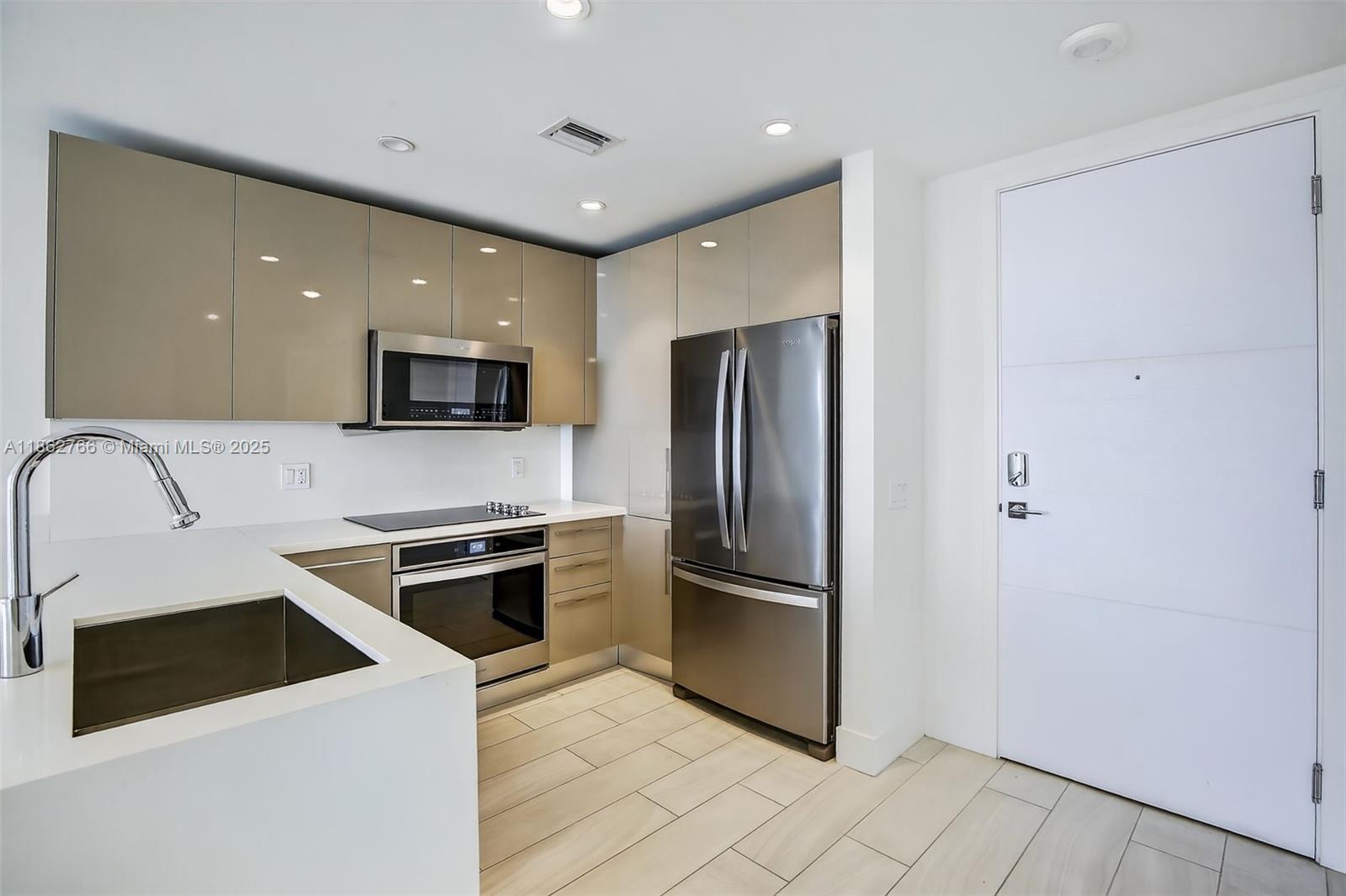 METROPICA NORTH TOWER ONE - Residential Lease