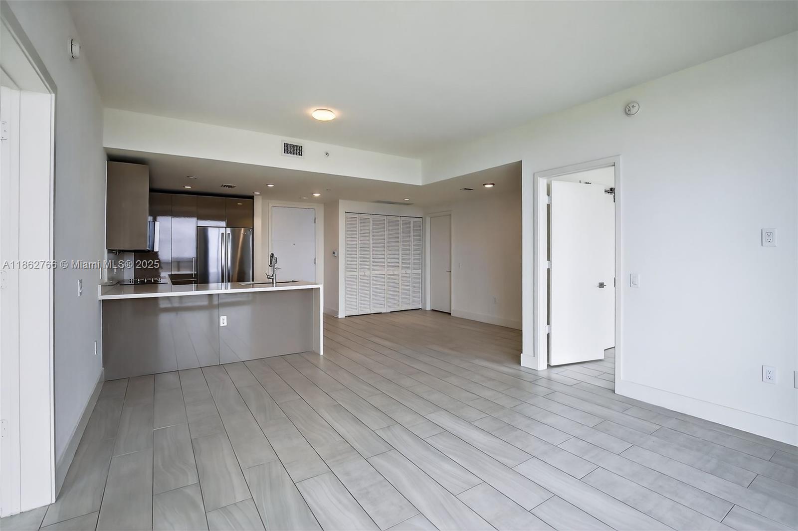 METROPICA NORTH TOWER ONE - Residential Lease