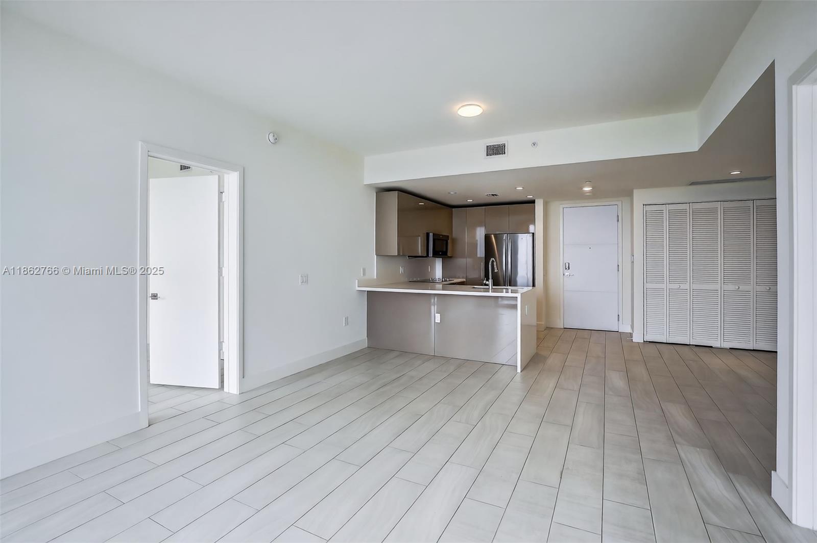 METROPICA NORTH TOWER ONE - Residential Lease