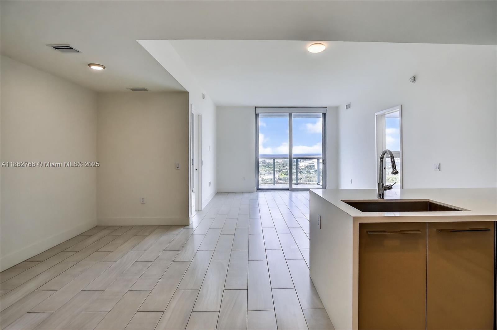 METROPICA NORTH TOWER ONE - Residential Lease