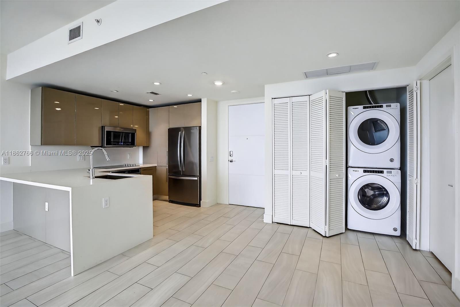 METROPICA NORTH TOWER ONE - Residential Lease