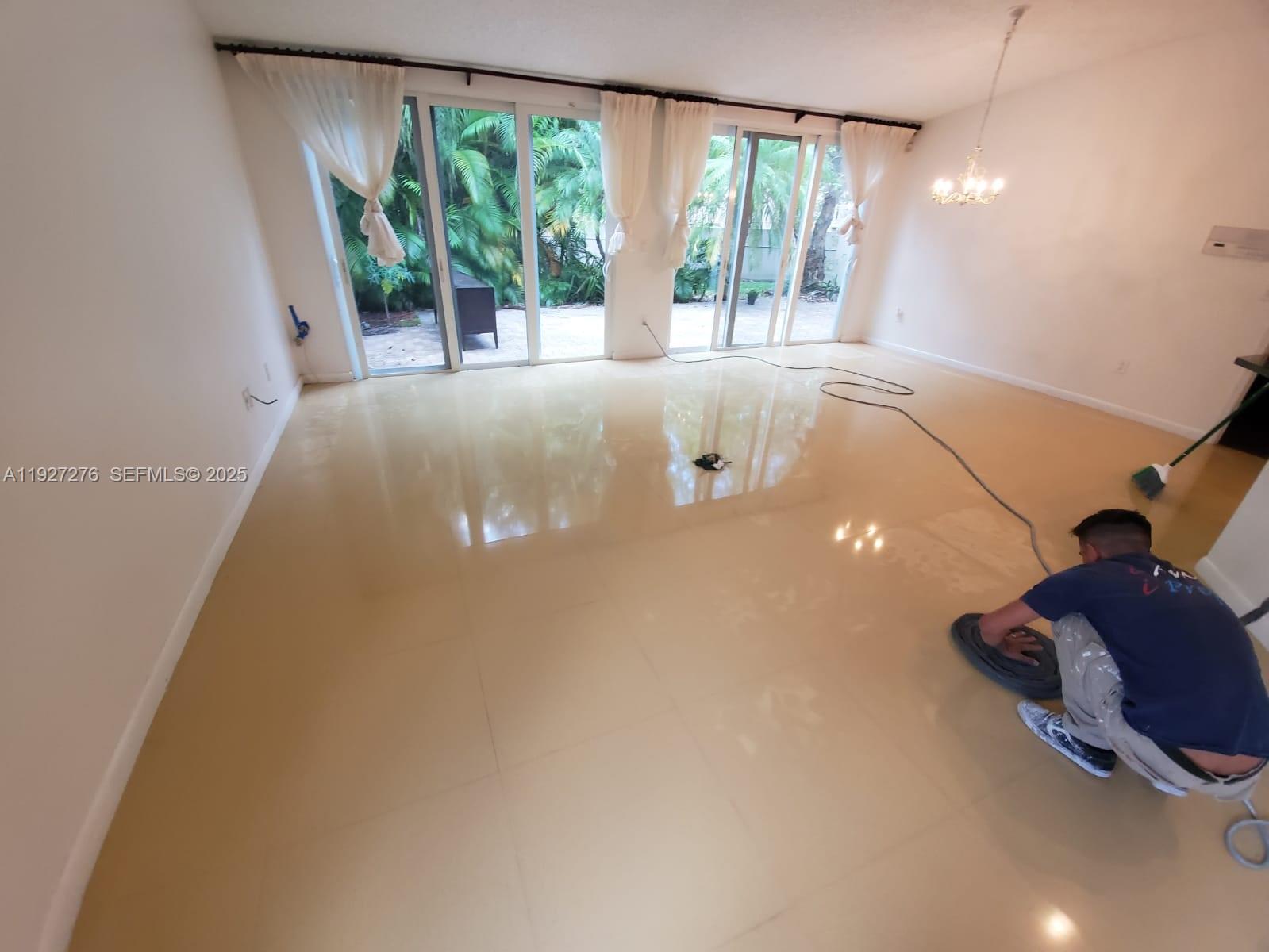 DORAL CHASE - Residential Lease