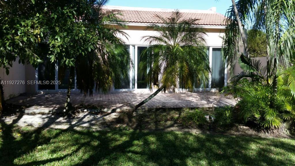 DORAL CHASE - Residential Lease