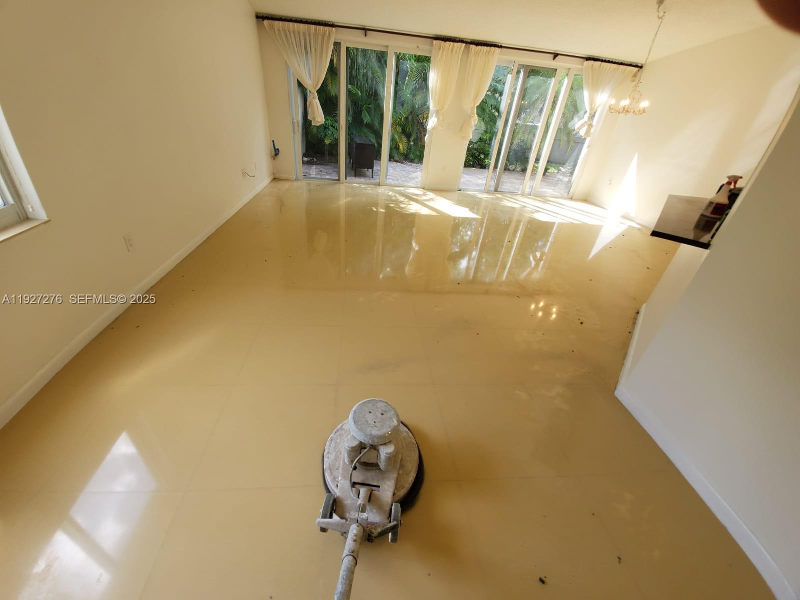 DORAL CHASE - Residential Lease