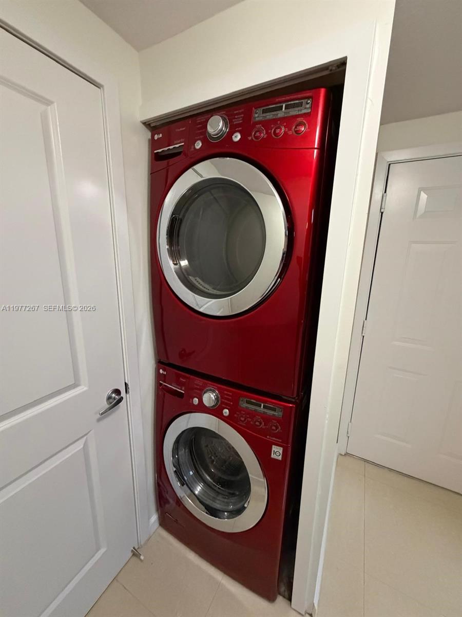 THE SAIL CONDO - Residential Lease