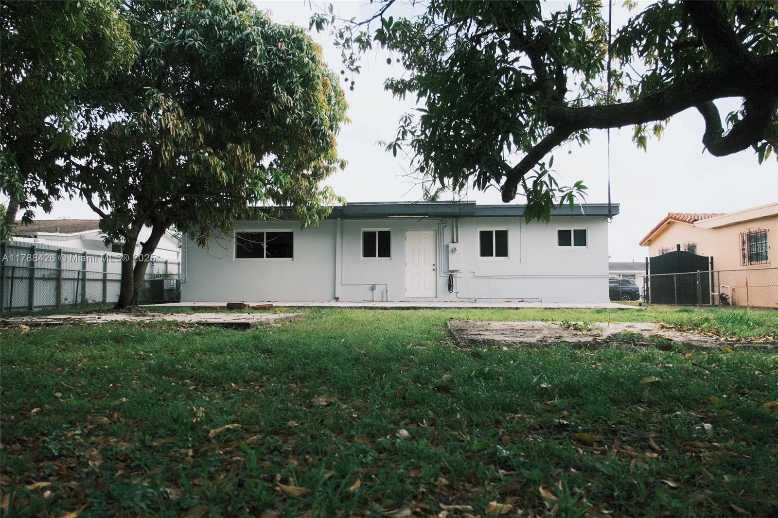 1221 W 34 St
