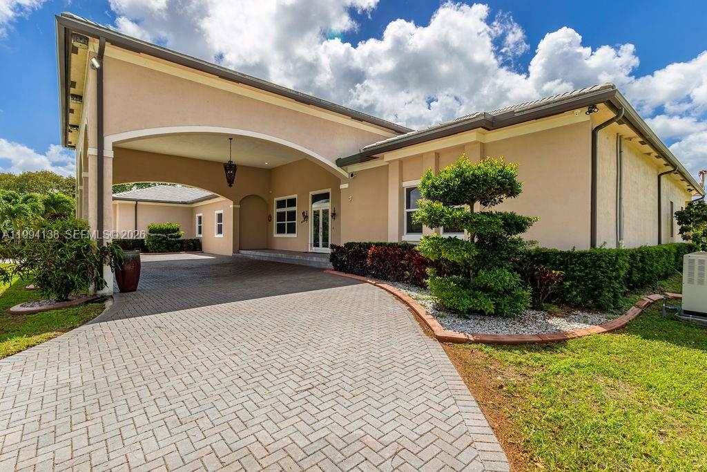 COUNTRY CLUB RANCHES SEC - Residential