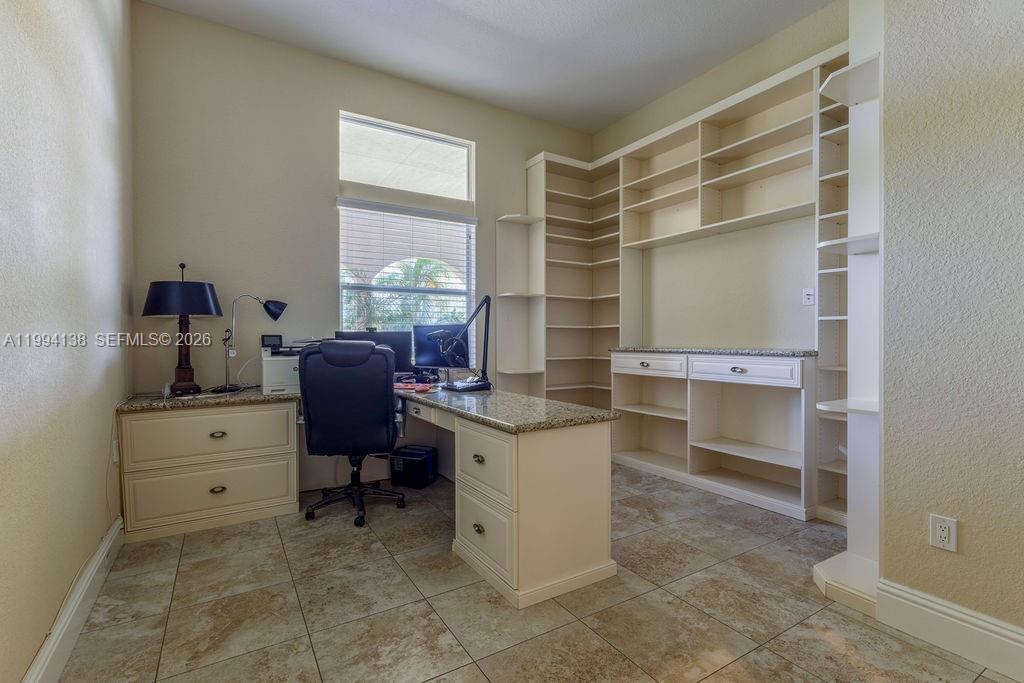 COUNTRY CLUB RANCHES SEC - Residential