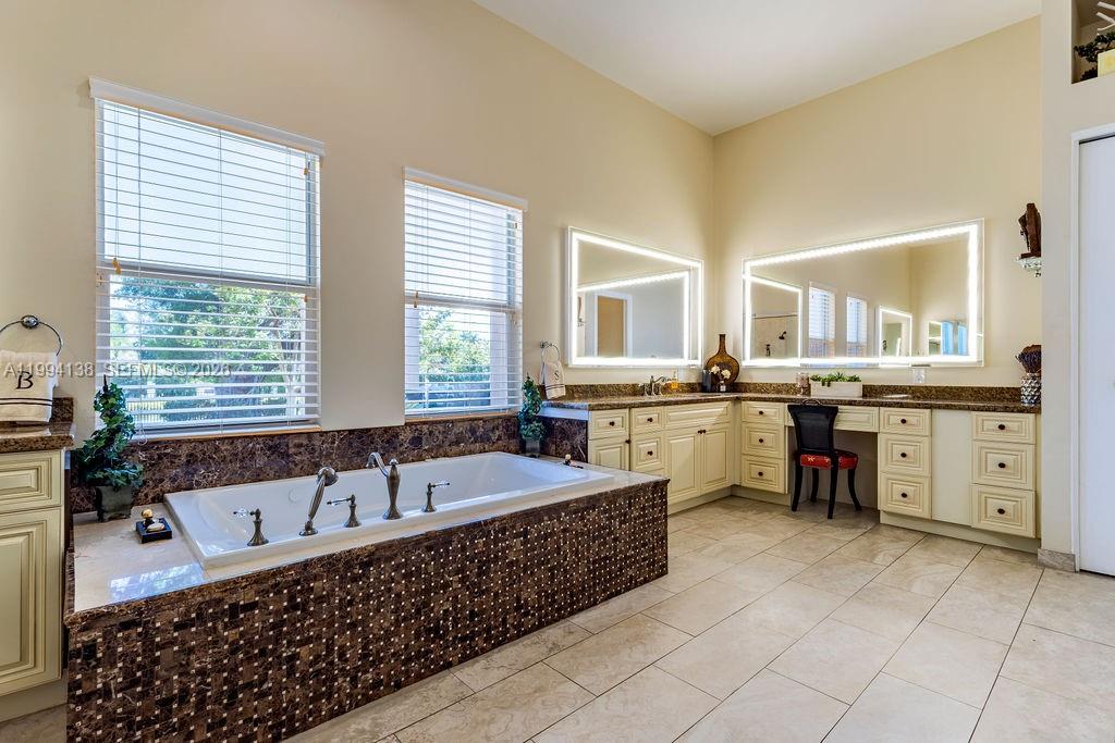 COUNTRY CLUB RANCHES SEC - Residential