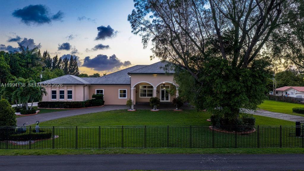 COUNTRY CLUB RANCHES SEC - Residential