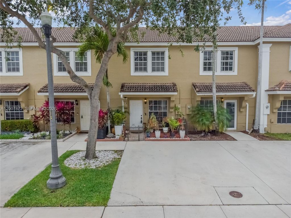 Photo of 716 SW 122nd Ave, Pembroke Pines, FL 33025 (MLS # A12007872)