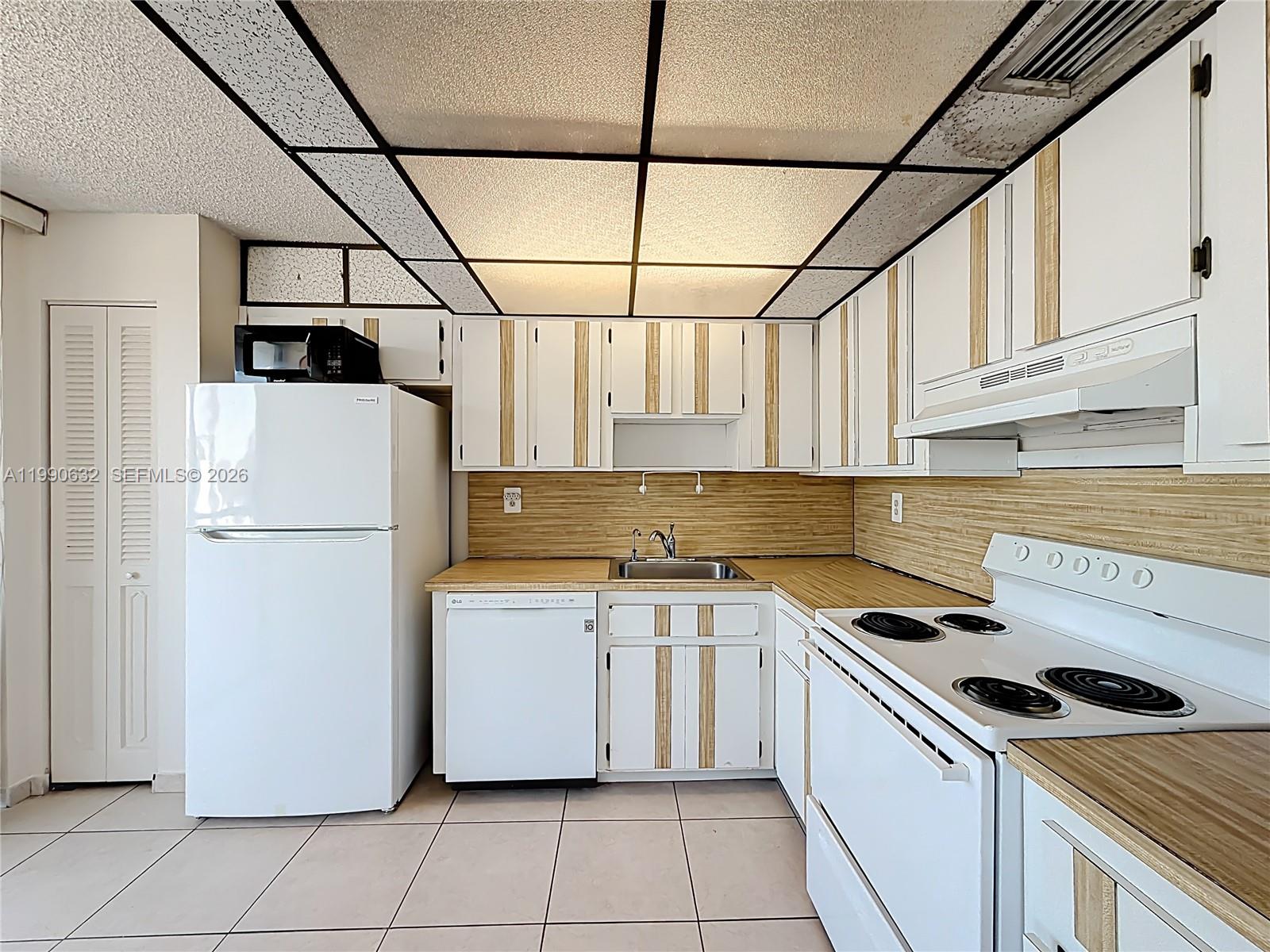 PARKVIEW PLAZA CONDO - Residential