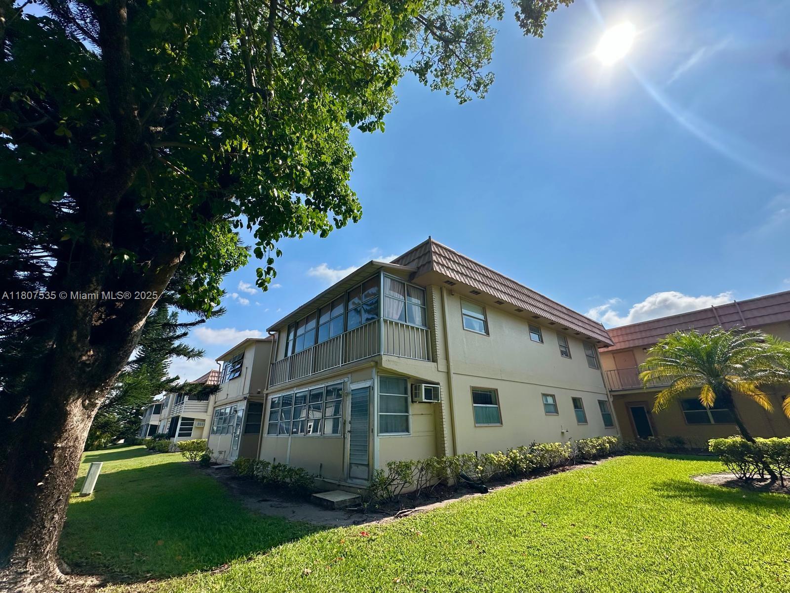 Spacious 2 bed, 2 bath first-floor condo available in the highly desirable 55+ community of Kings Point in Delray Beach. Ideal for someone who enjoys a peaceful, well-maintained environment with a wide range of amenities including pools, fitness center, golf, theater, social clubs, and more.