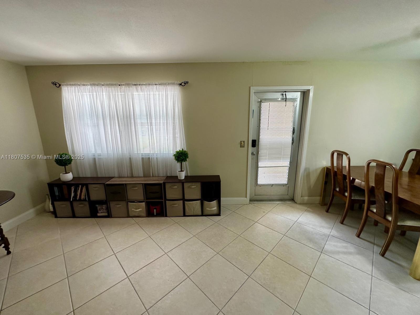 KINGS POINT SAXONY CONDOS - Residential Lease