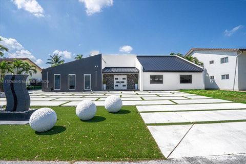 Photo of 7220 N Oakmont Dr, Hialeah, FL 33015 (MLS # A11882606)