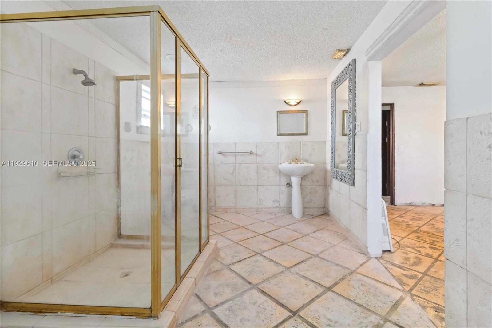 HARTFORD PLACE - Residential