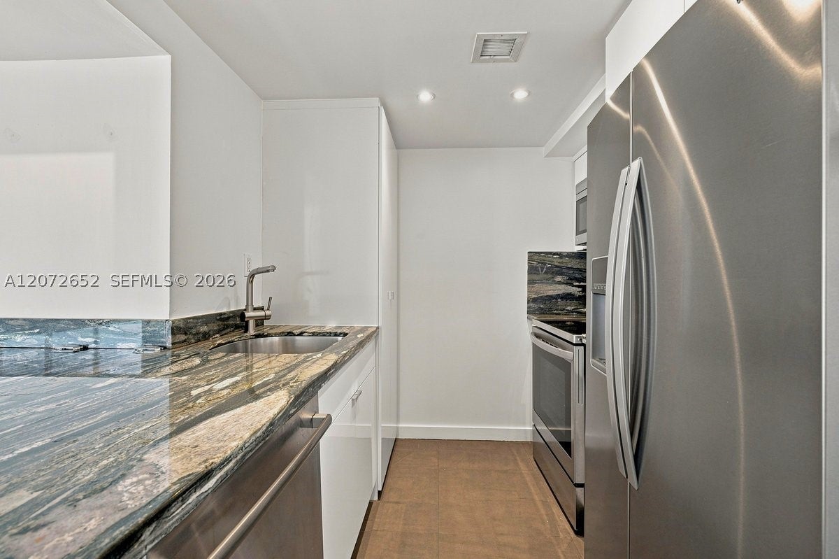 1200 West Ave 815