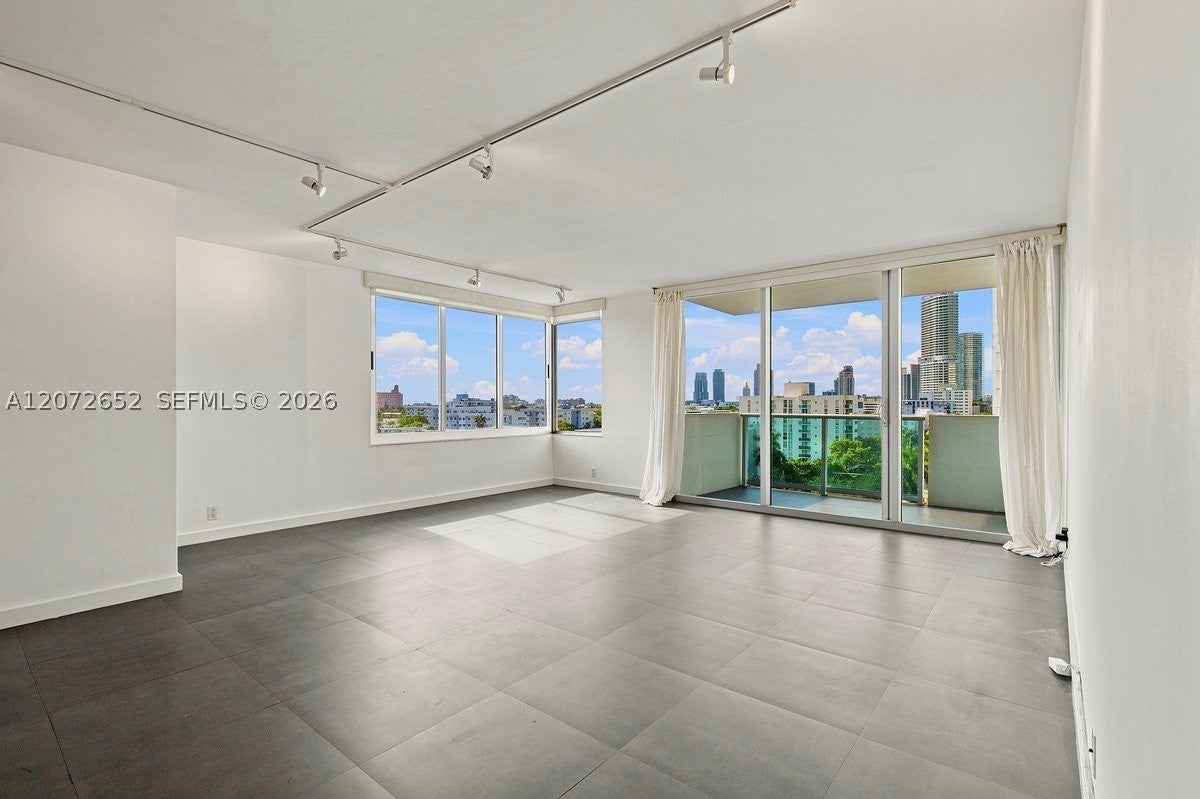 1200 West Ave