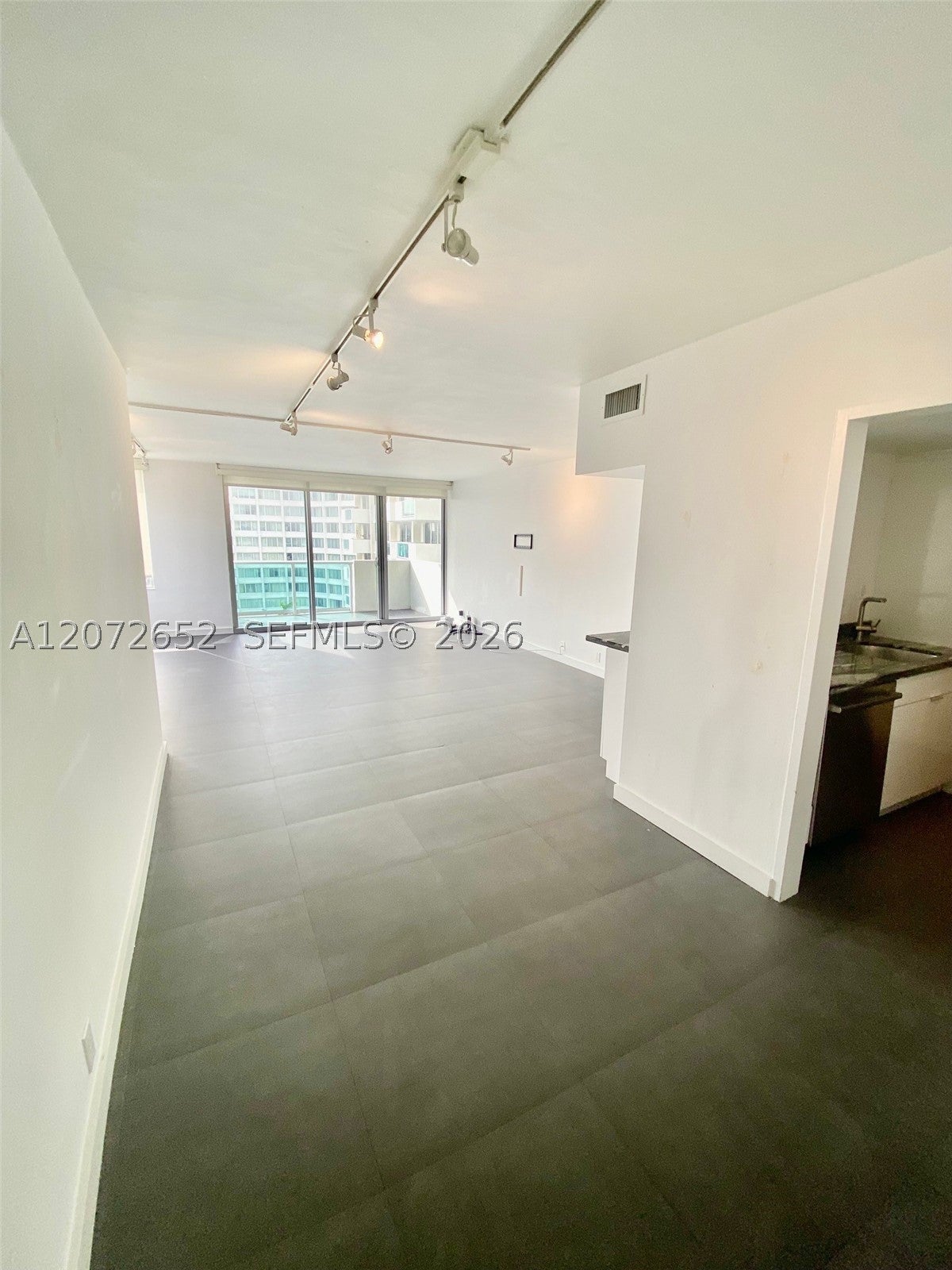 1200 West Ave 815