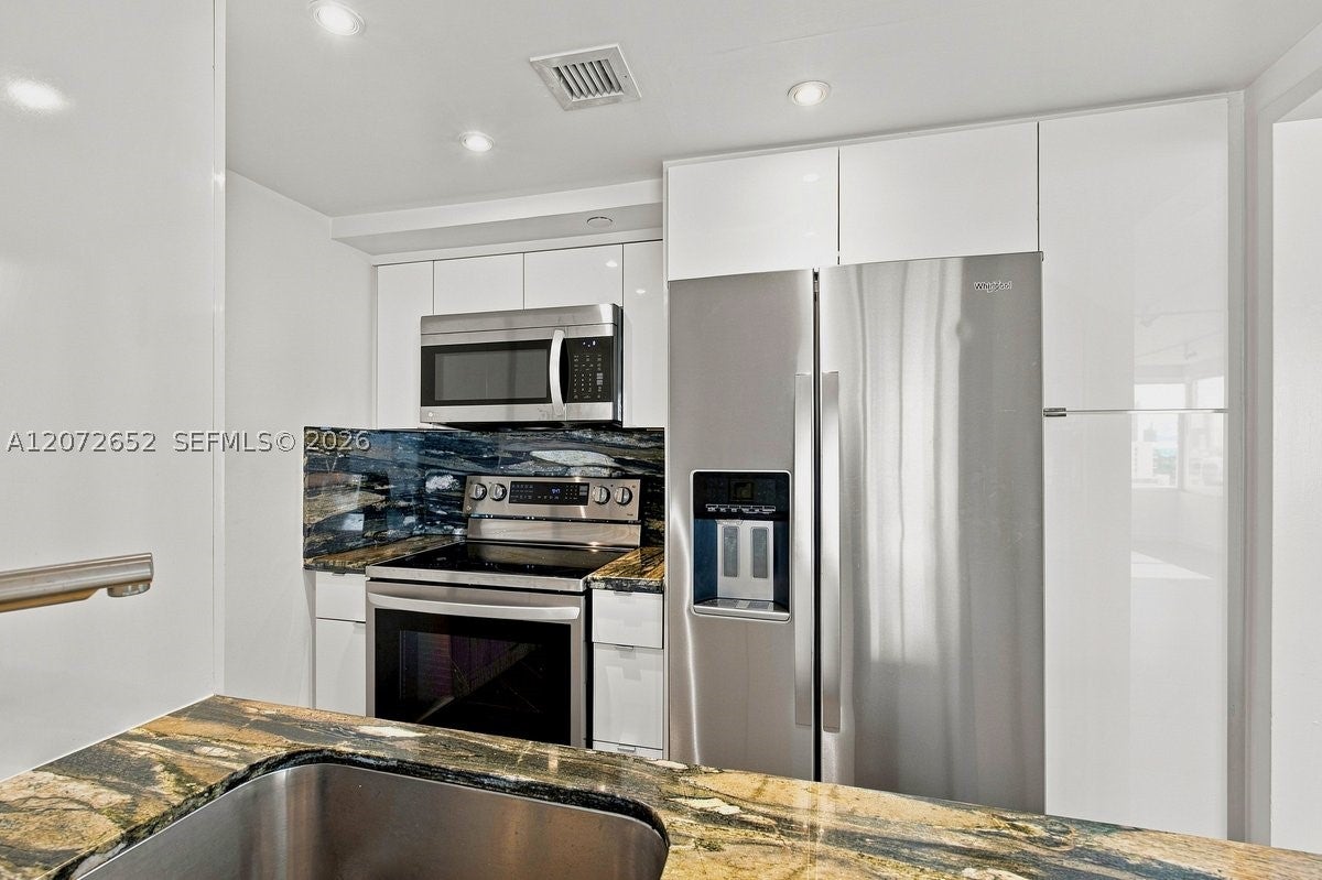 1200 West Ave 815