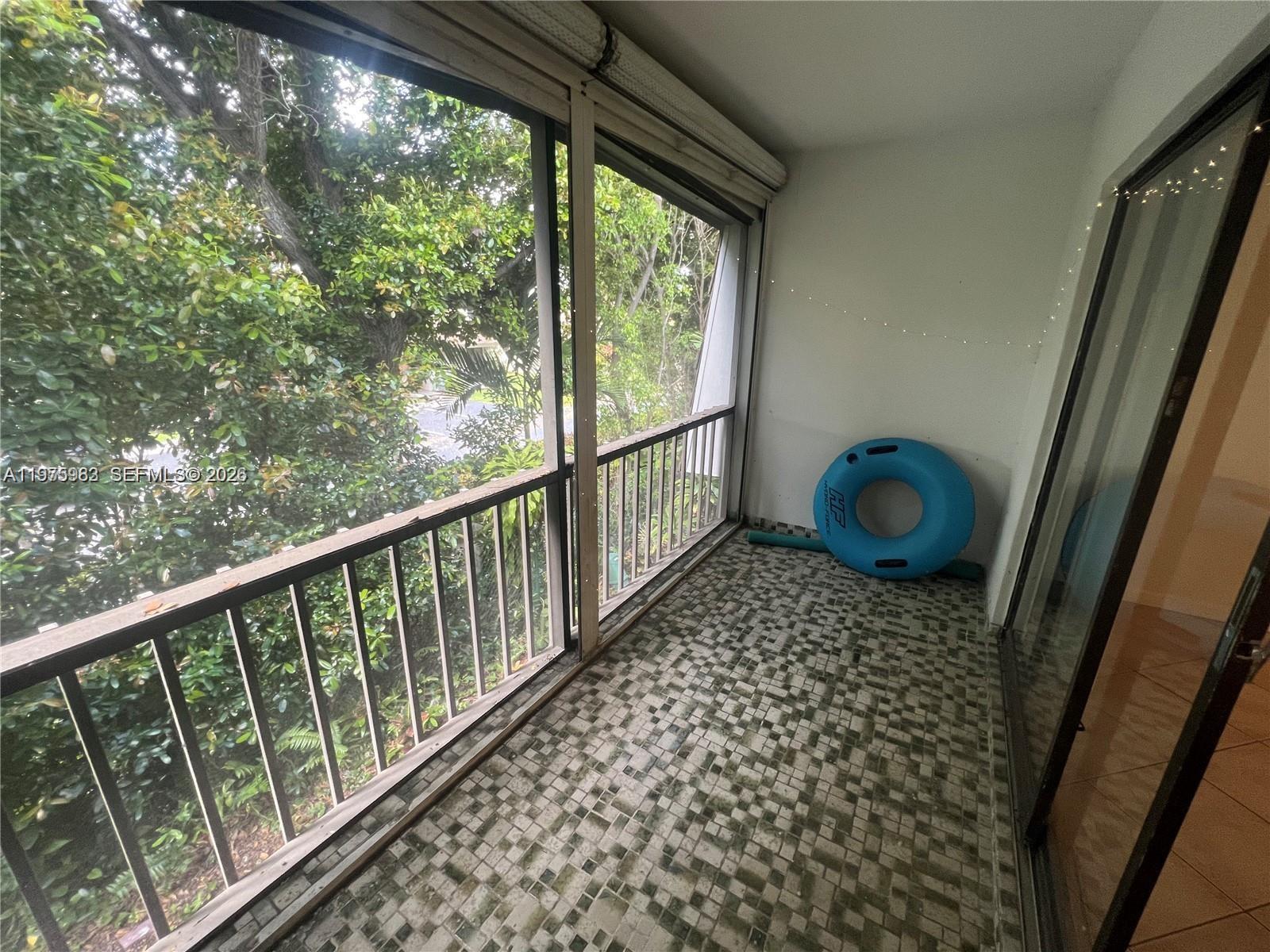 OAKLAND SHORES CONDOMINIU - Residential Lease