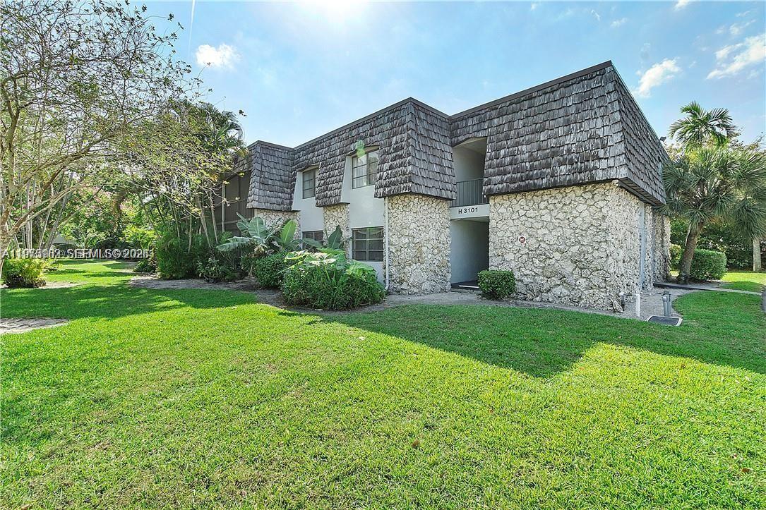 OAKLAND SHORES CONDOMINIU - Residential Lease