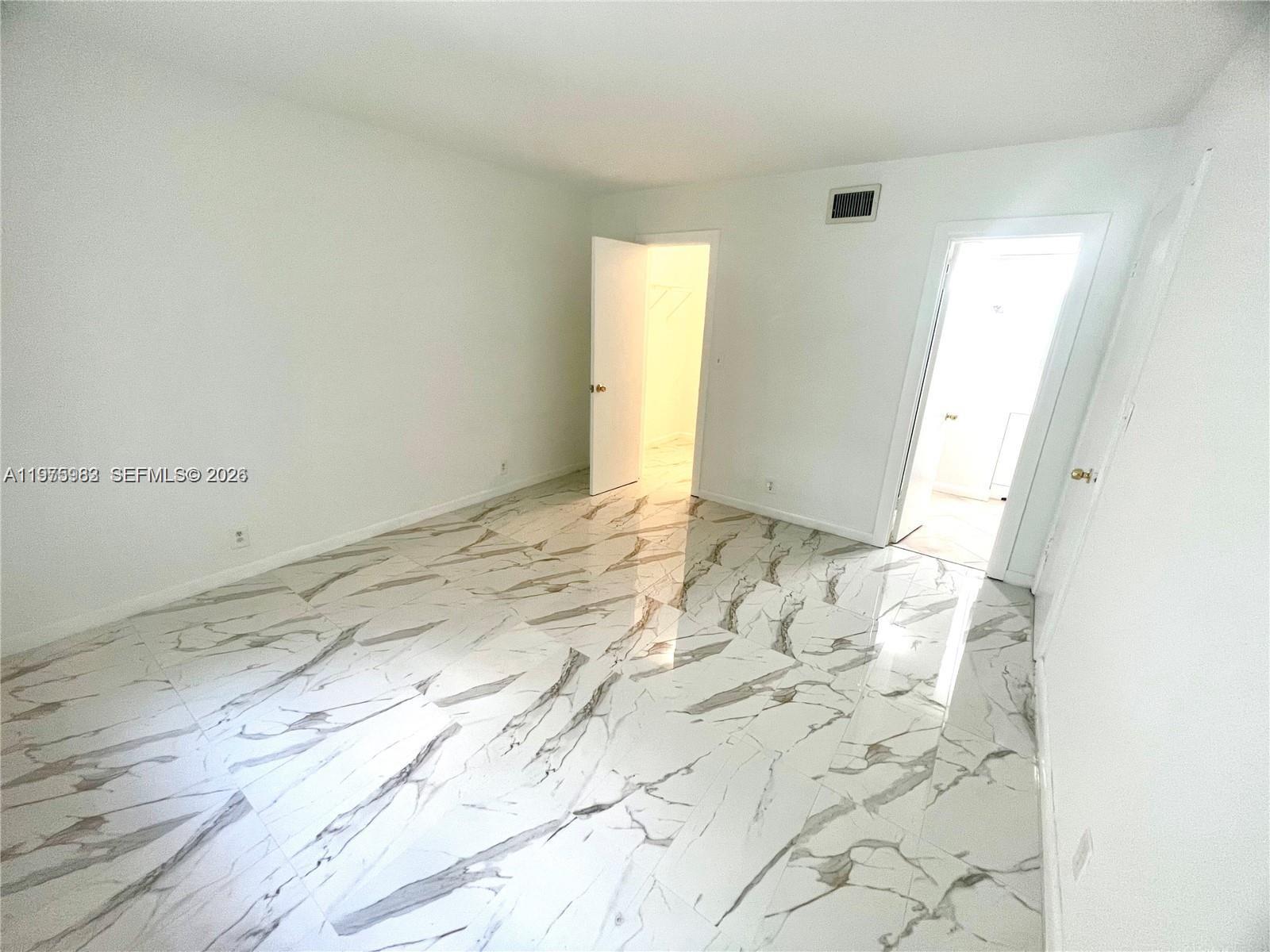 OAKLAND SHORES CONDOMINIU - Residential Lease