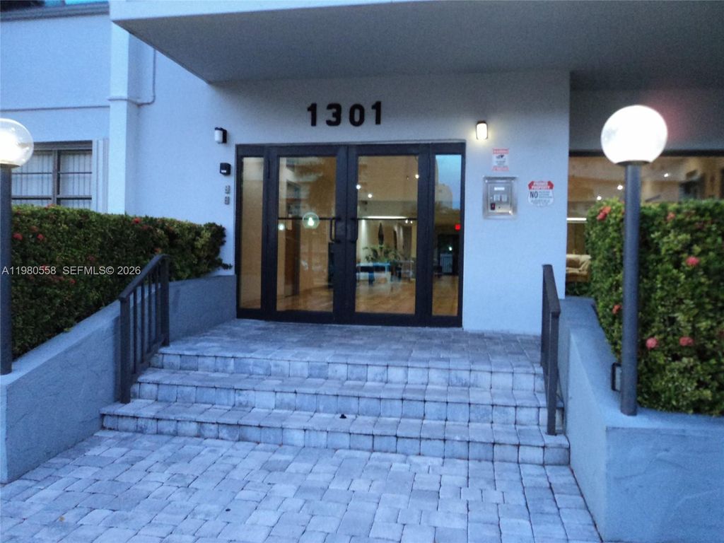 Photo of 1301 NE 7th St #511, Hallandale Beach, FL 33009 (MLS # A11980558)