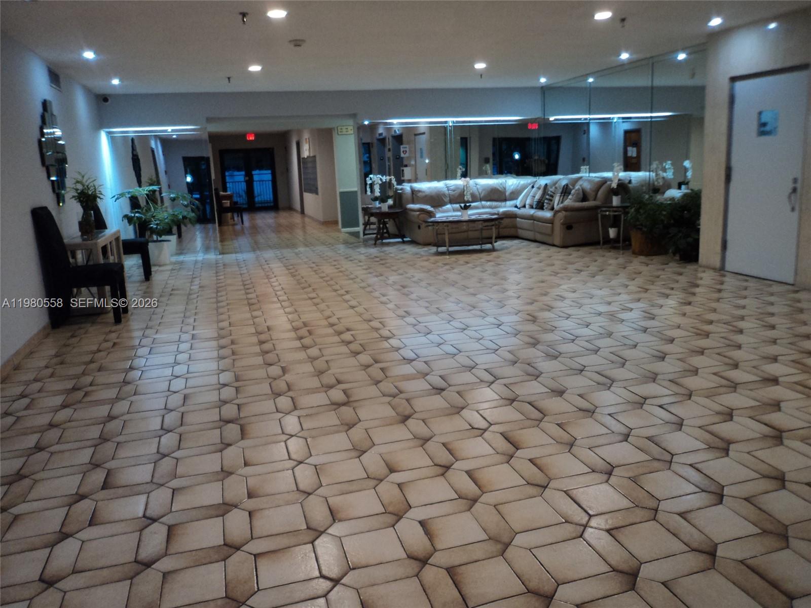 HALLANDALE GARDENS CONDO - Residential