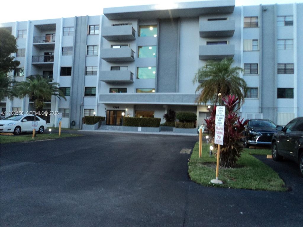 Photo of 1301 NE 7th St #511, Hallandale Beach, FL 33009 (MLS # A11980558)