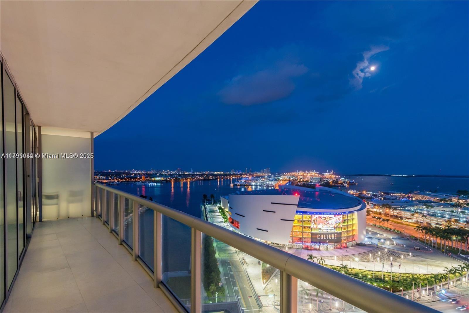 888 Biscayne Blvd 2103