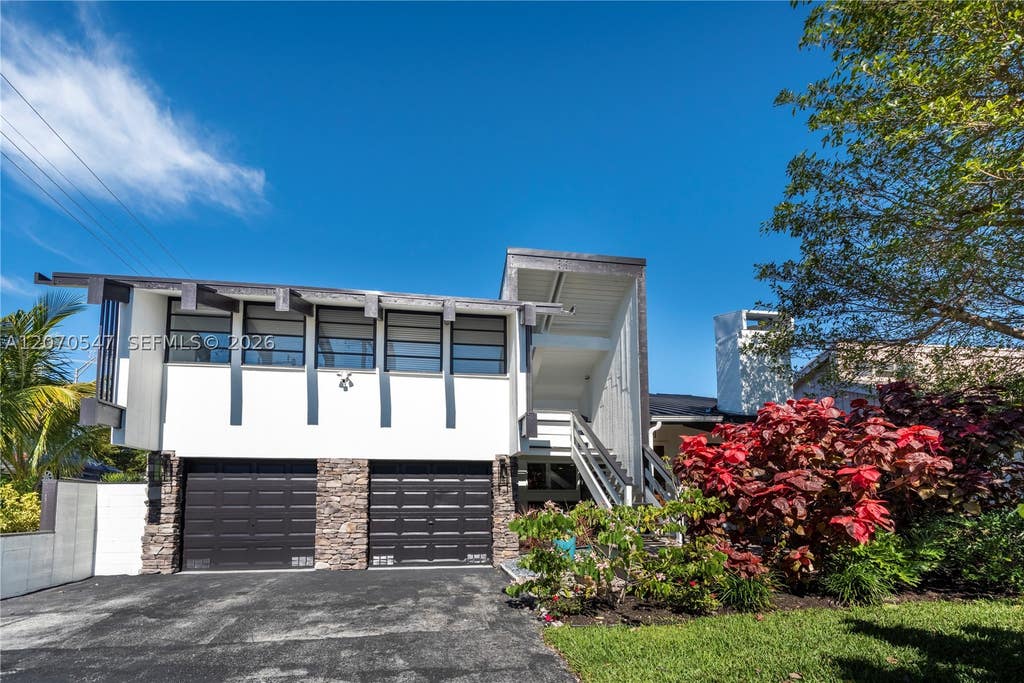 Photo of 1501 NE 24th St #1, Wilton Manors, FL 33305 (MLS # A12070547)