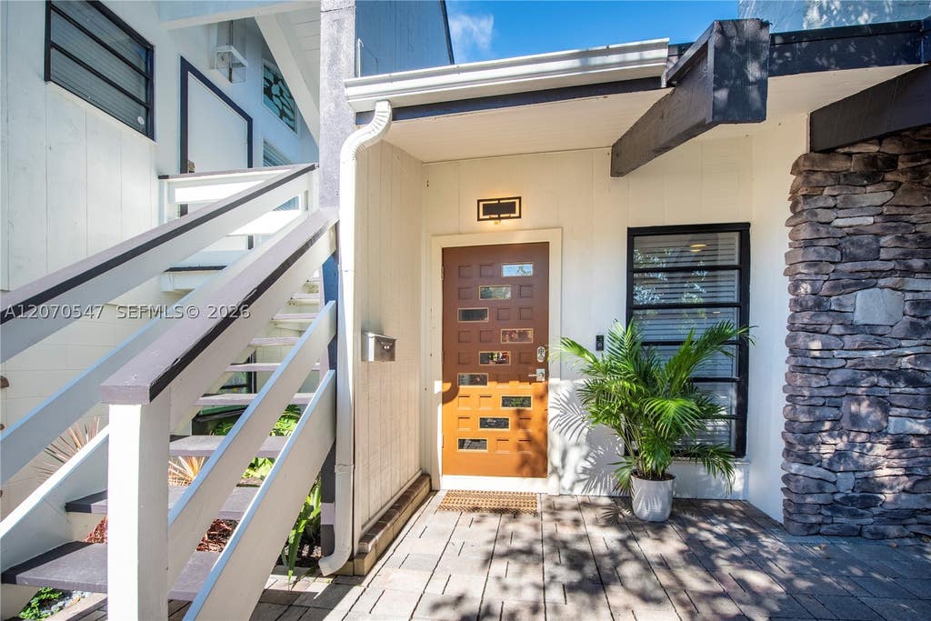 Photo of 1501 NE 24th St #1, Wilton Manors, FL 33305 (MLS # A12070547)