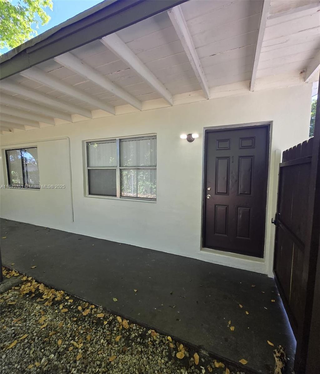 Photo of 3981 SW 12th Pl #1, Fort Lauderdale, FL 33312 (MLS # A11849761)