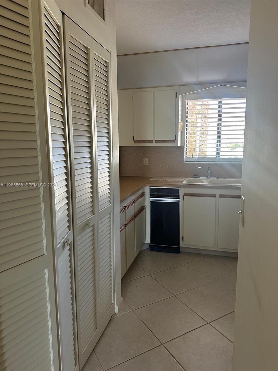 SHORES AT WELLINGTON COND - Residential