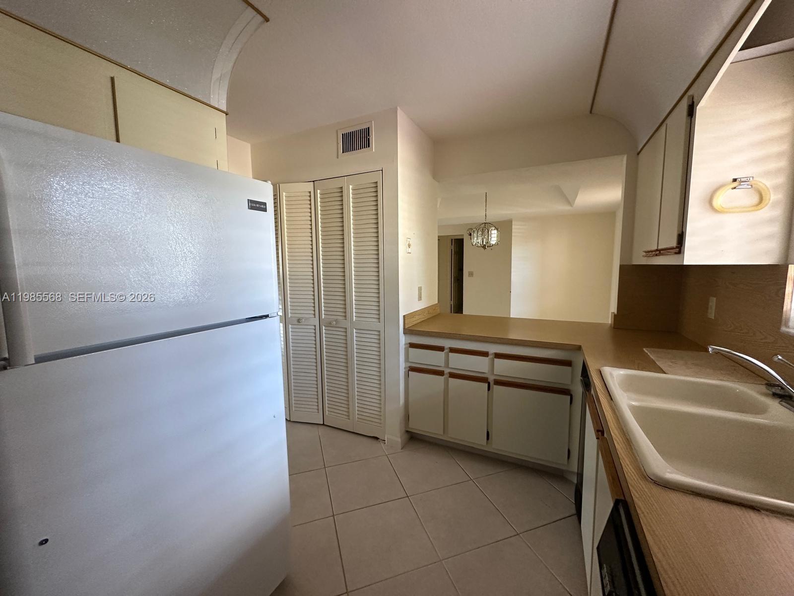 SHORES AT WELLINGTON COND - Residential