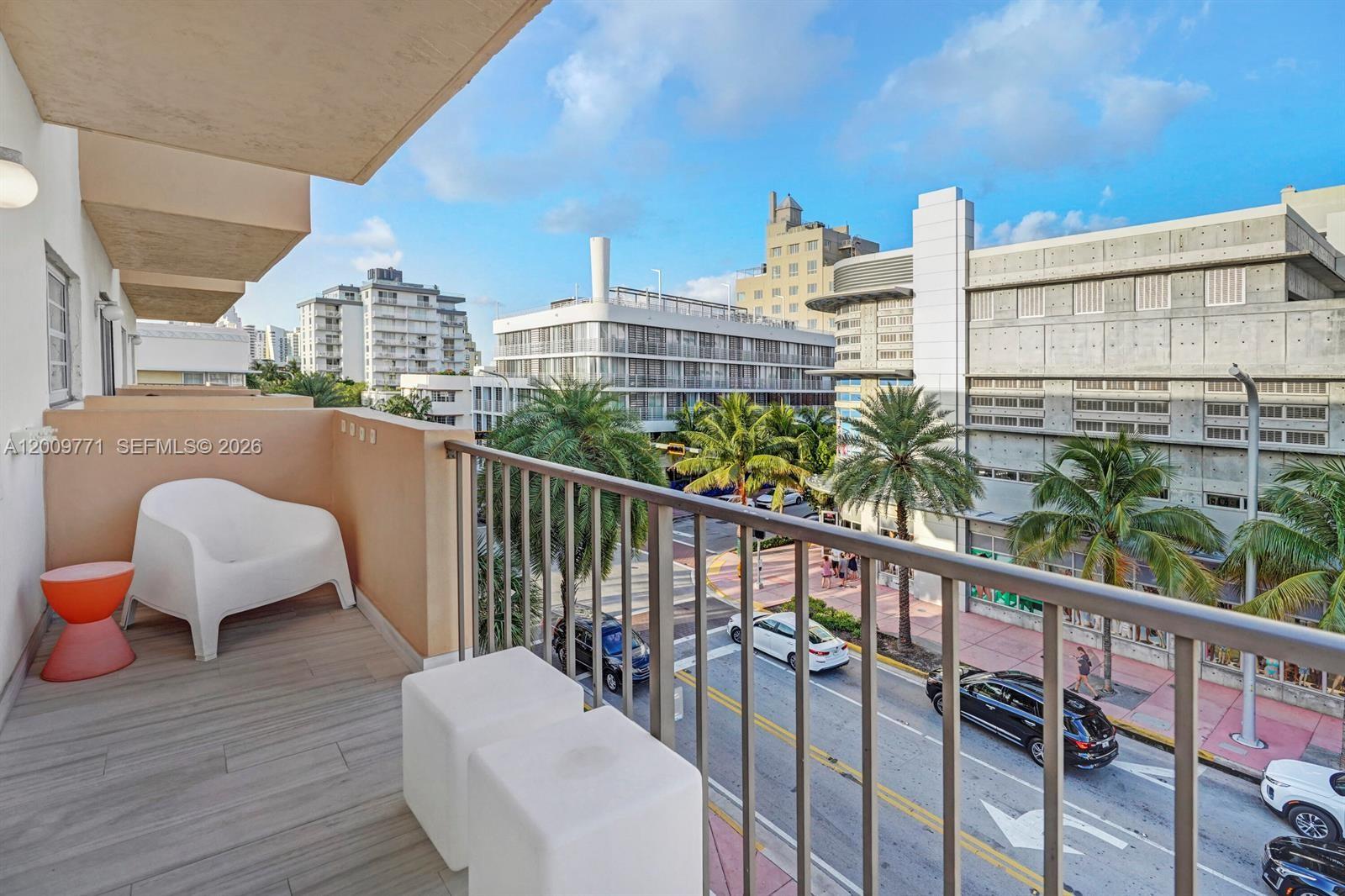 1150 Collins Ave 406