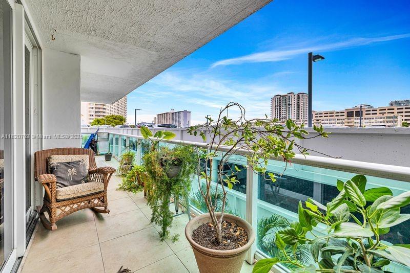 ARLEN HOUSE EAST CONDO - Residential