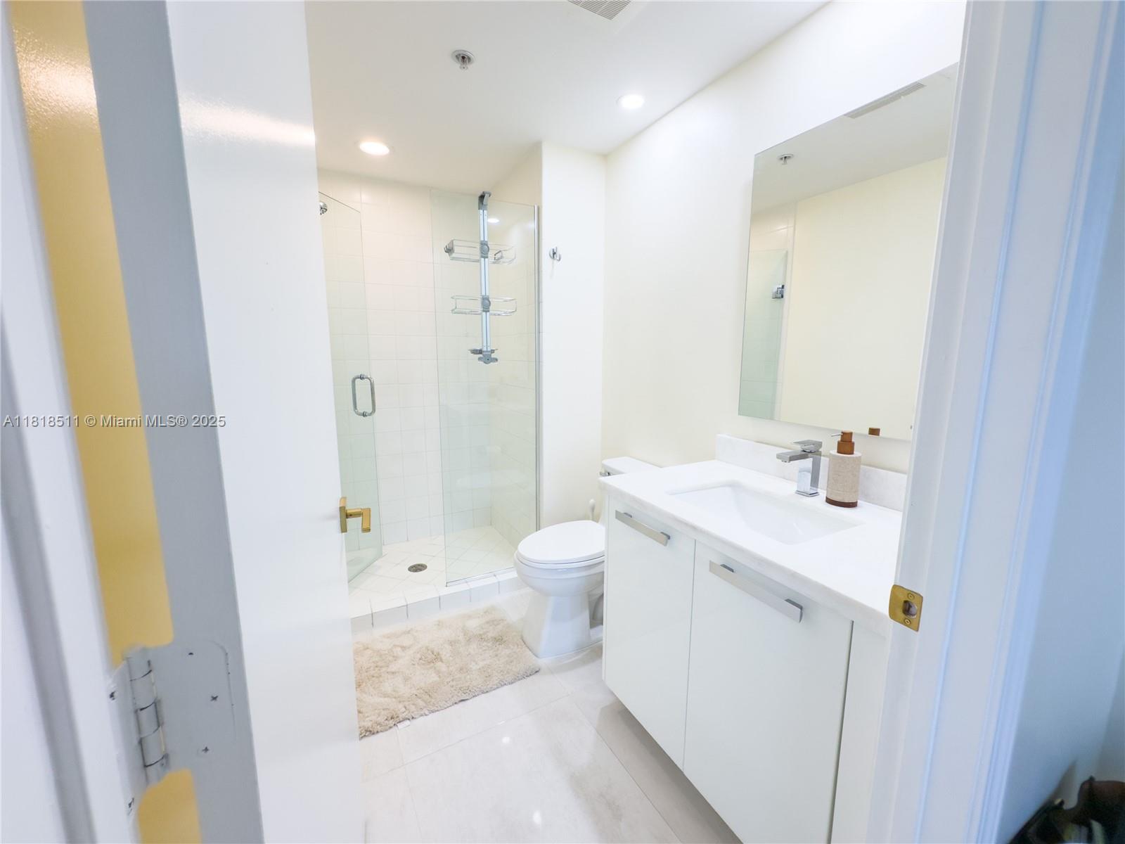 BLUE CONDO - Residential Lease