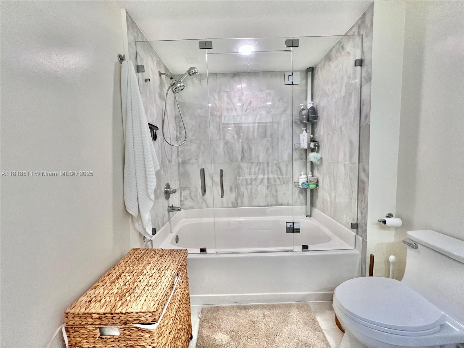 BLUE CONDO - Residential Lease