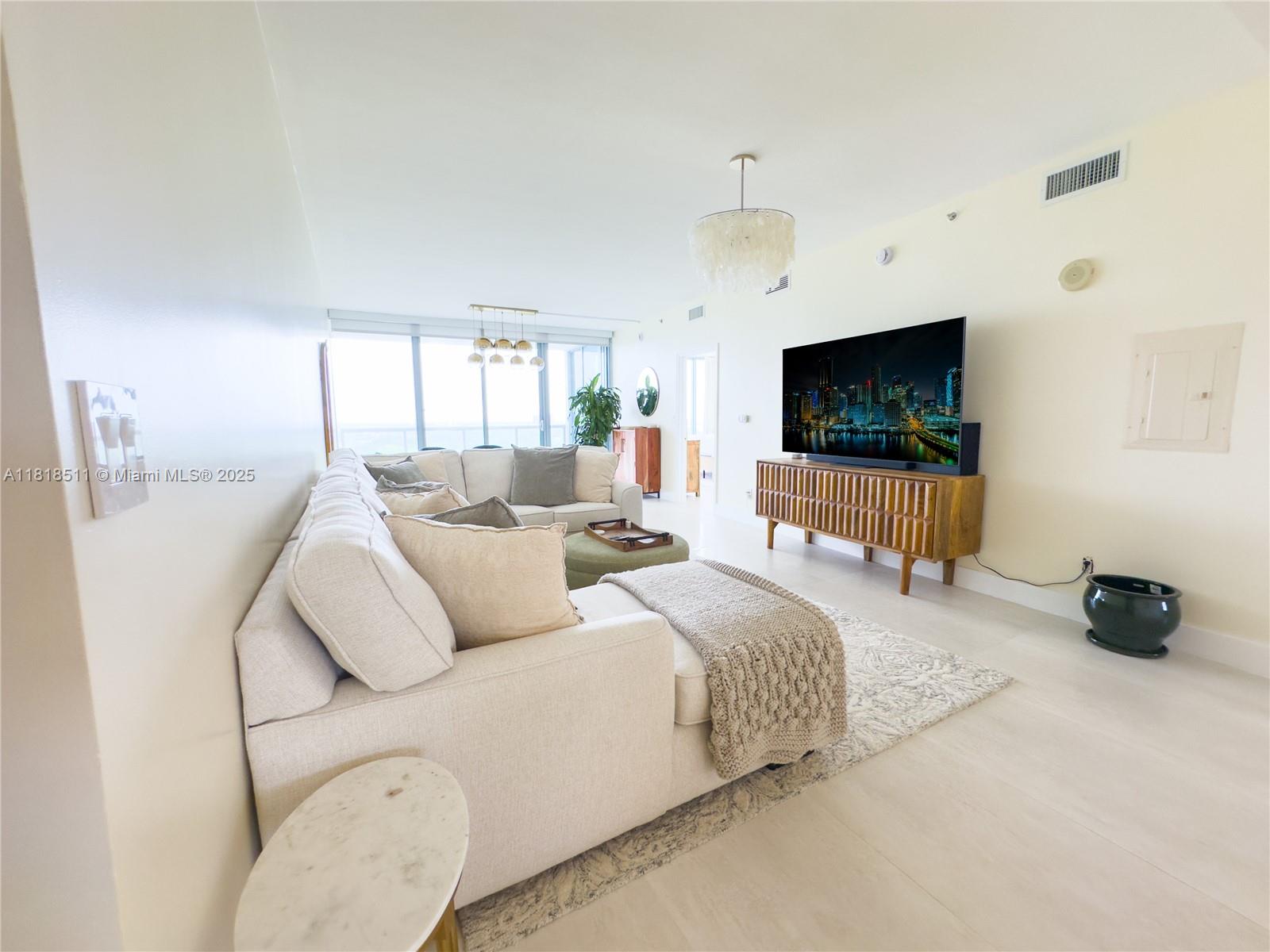 BLUE CONDO - Residential Lease