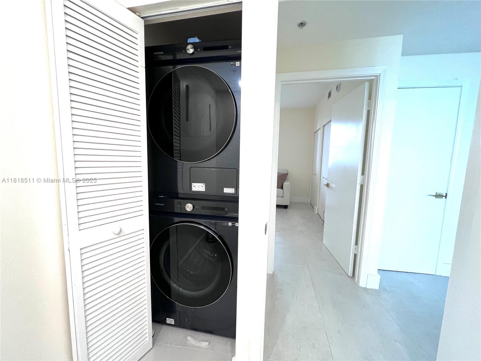 BLUE CONDO - Residential Lease