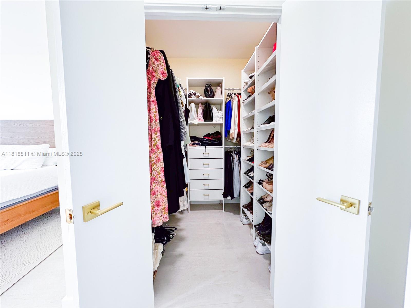 BLUE CONDO - Residential Lease